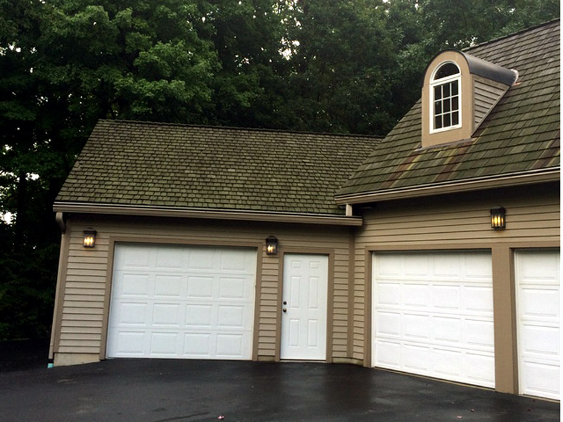 dirty cedar shake roof shingles before pressure washing