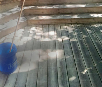 deck cleaning and refinishing wood deck